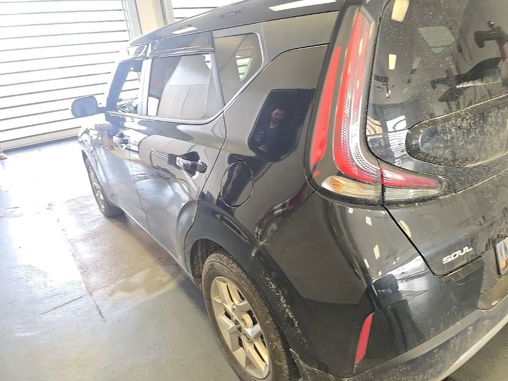Used 2025 Kia Soul LX w/ LX Technology Package image 2