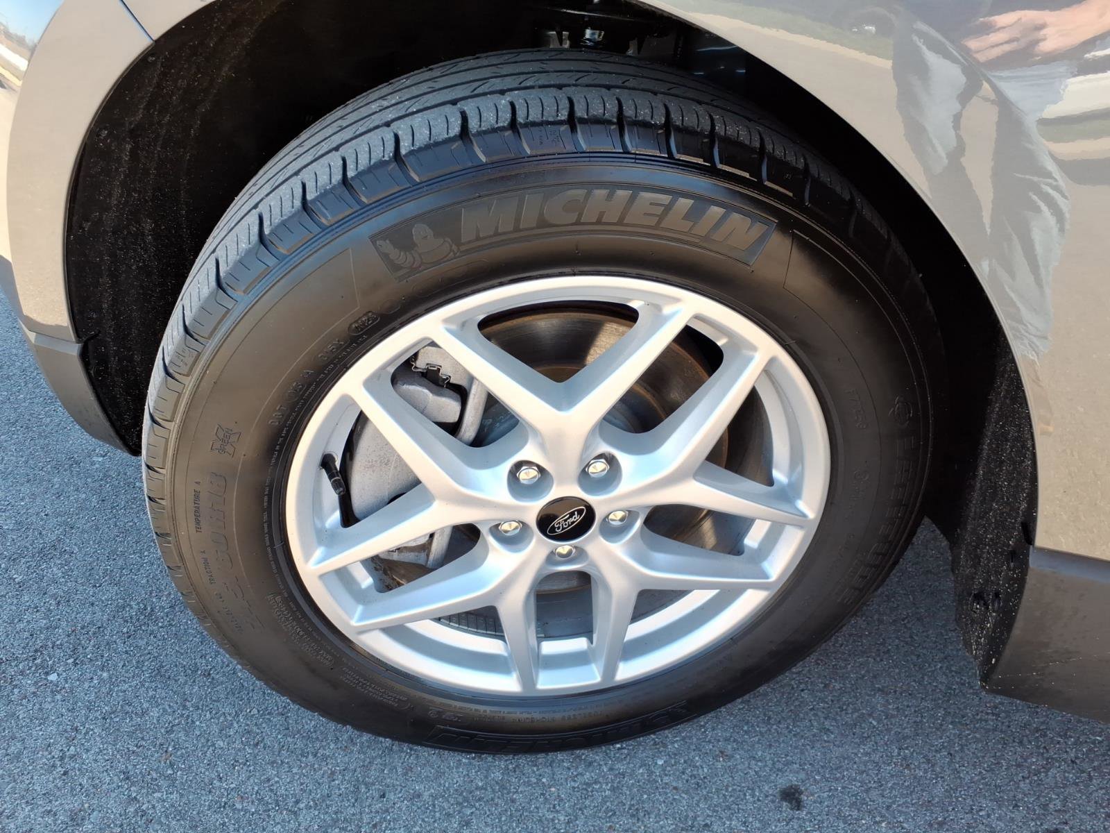 Certified 2024 Ford Edge SEL image 9