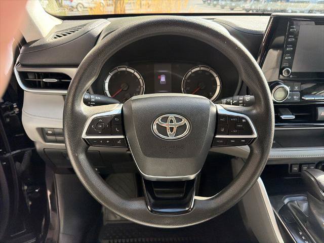Used 2020 Toyota Highlander L AWD/4WD image 20
