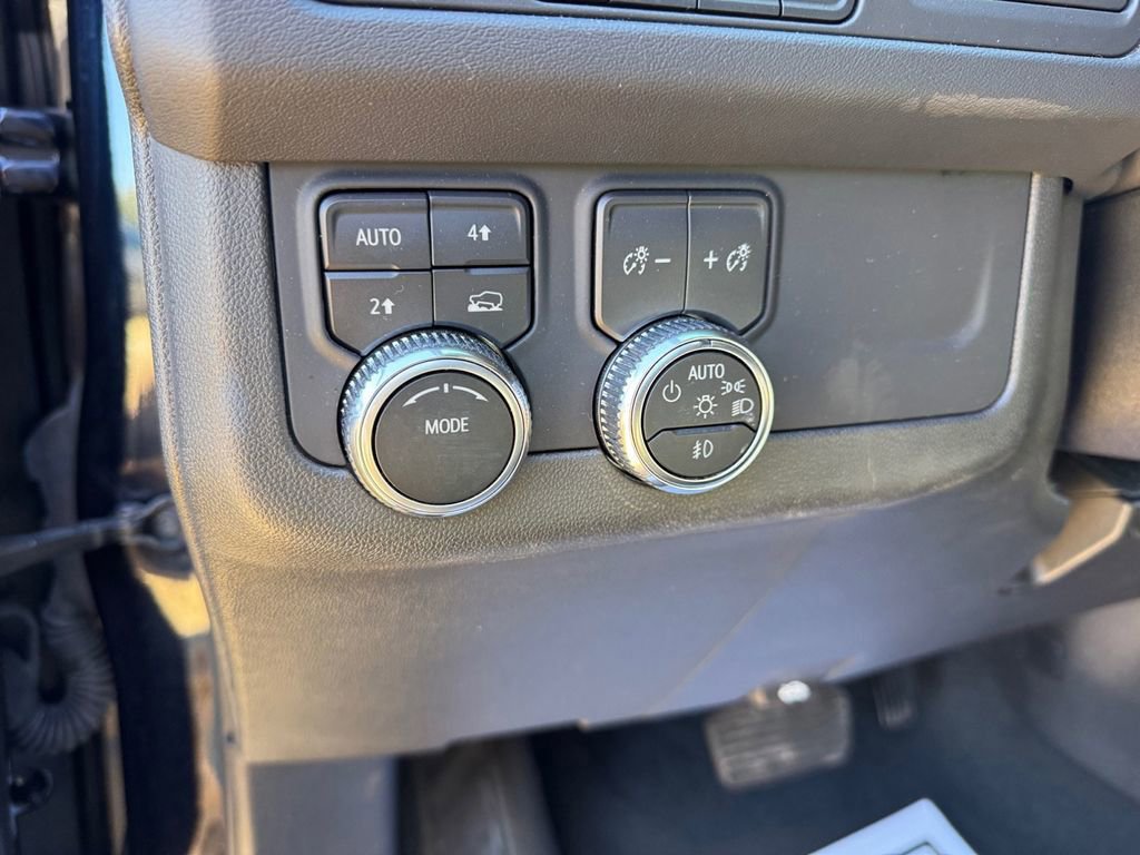 Used 2023 GMC Yukon SLT image 29