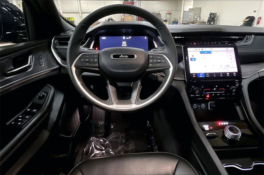 Used 2024 Jeep Grand Cherokee Limited image 5