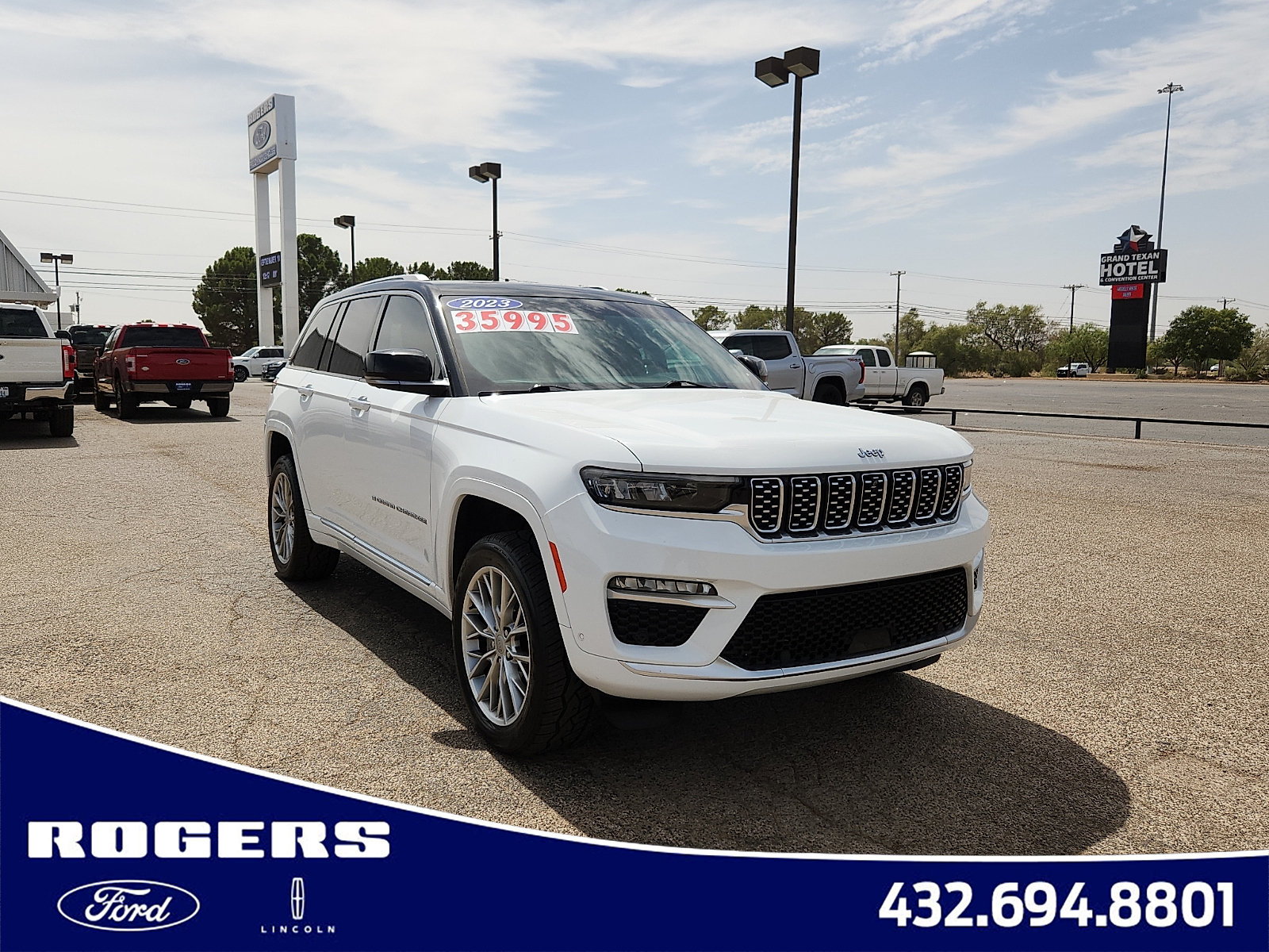 Used 2023 Jeep Grand Cherokee Summit w/ Luxury Tech Group V AWD/4WD image 1