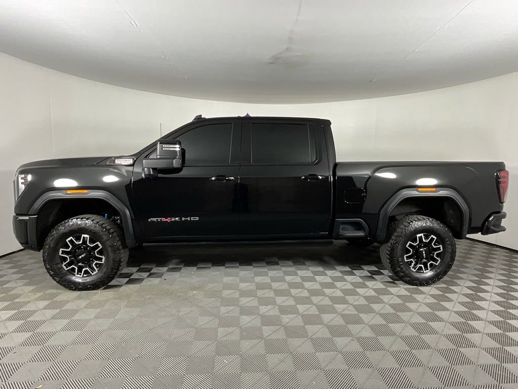 Used 2024 GMC Sierra 2500 AT4X image 2