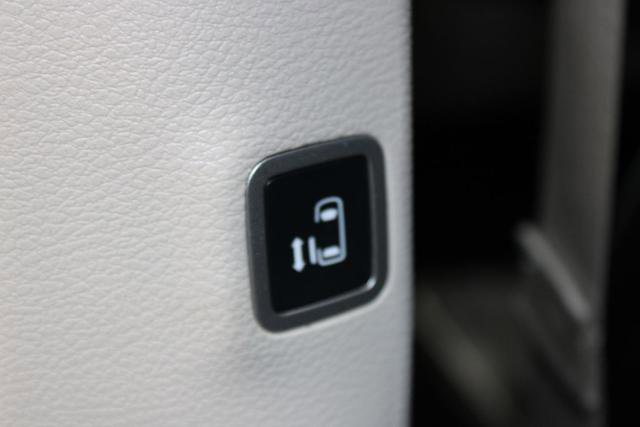 Used 2023 Chrysler Pacifica Limited FWD image 22