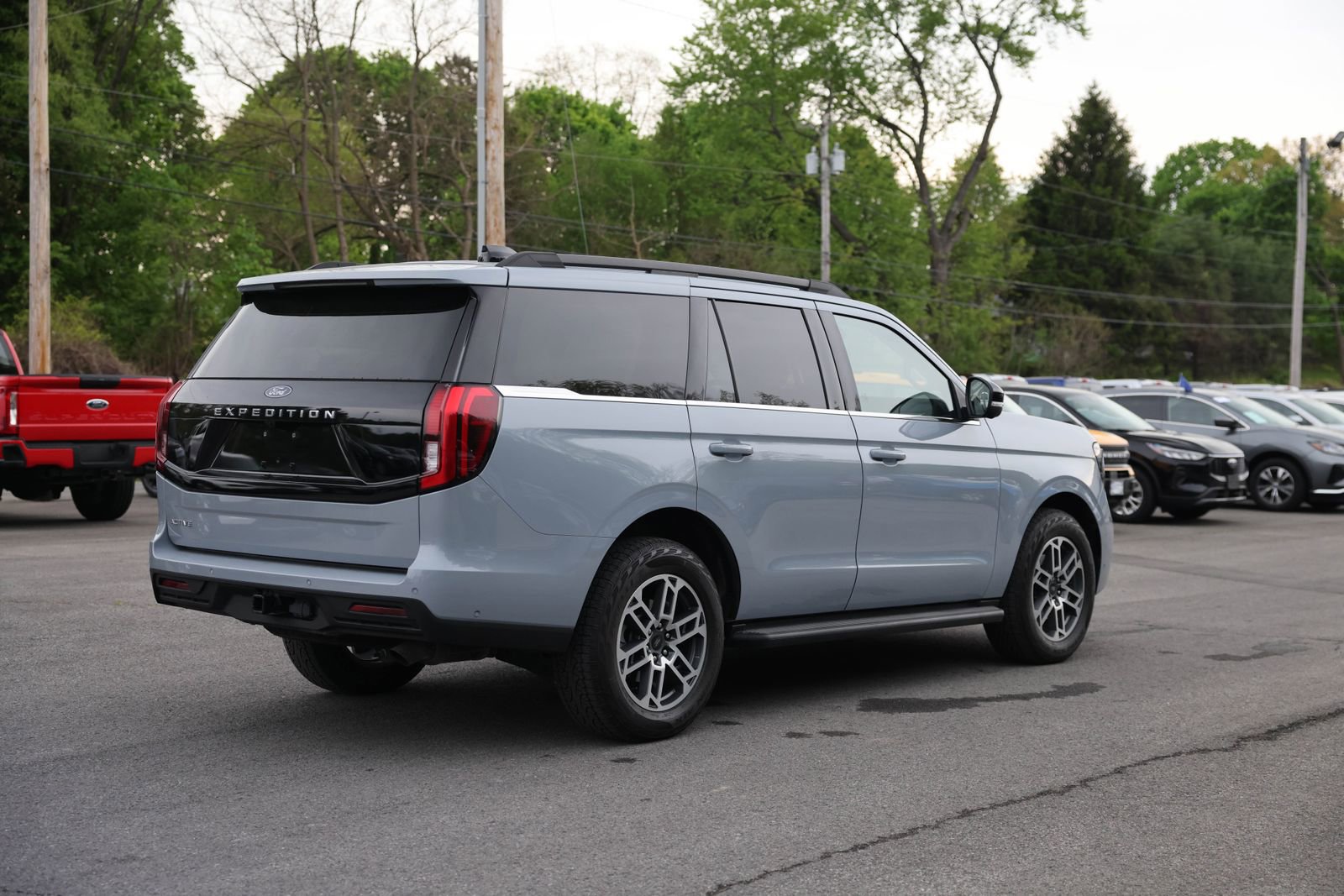 Certified 2025 Ford Expedition Active AWD/4WD image 5
