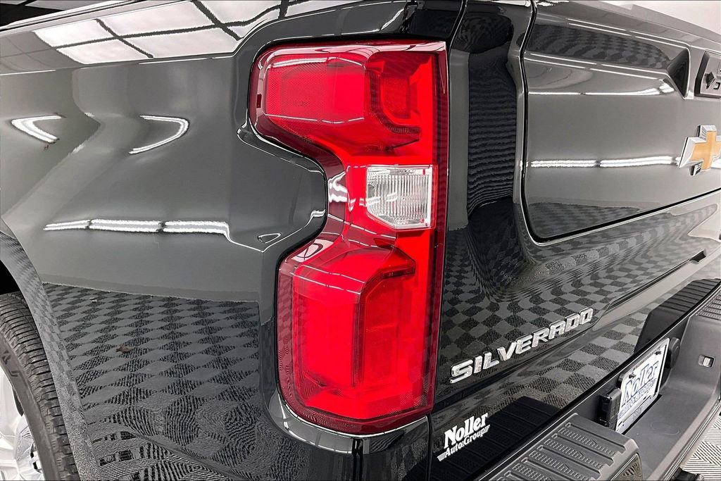 Used 2024 Chevrolet Silverado 1500 High Country w/ High Country Premium Package AWD/4WD image 31