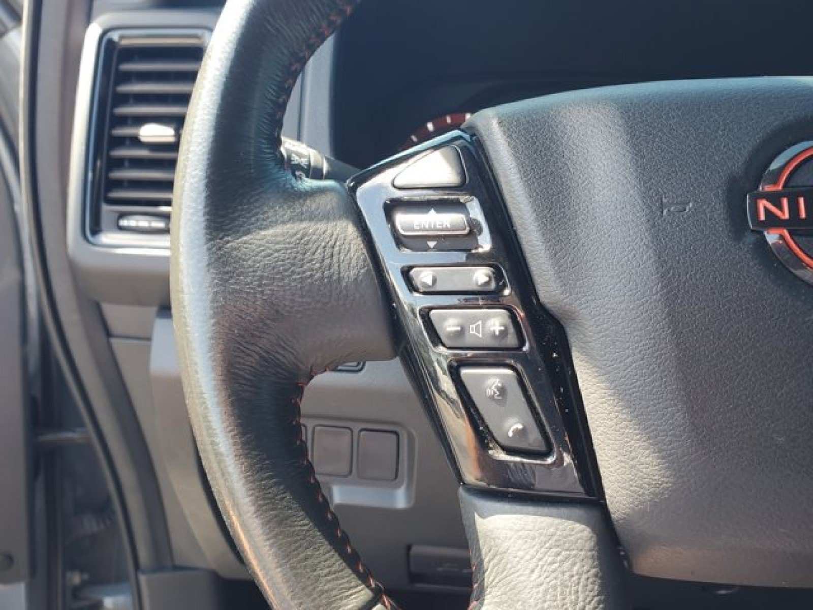 Used 2024 Nissan Frontier PRO-4X w/ Off-Road Protection Package AWD/4WD image 17