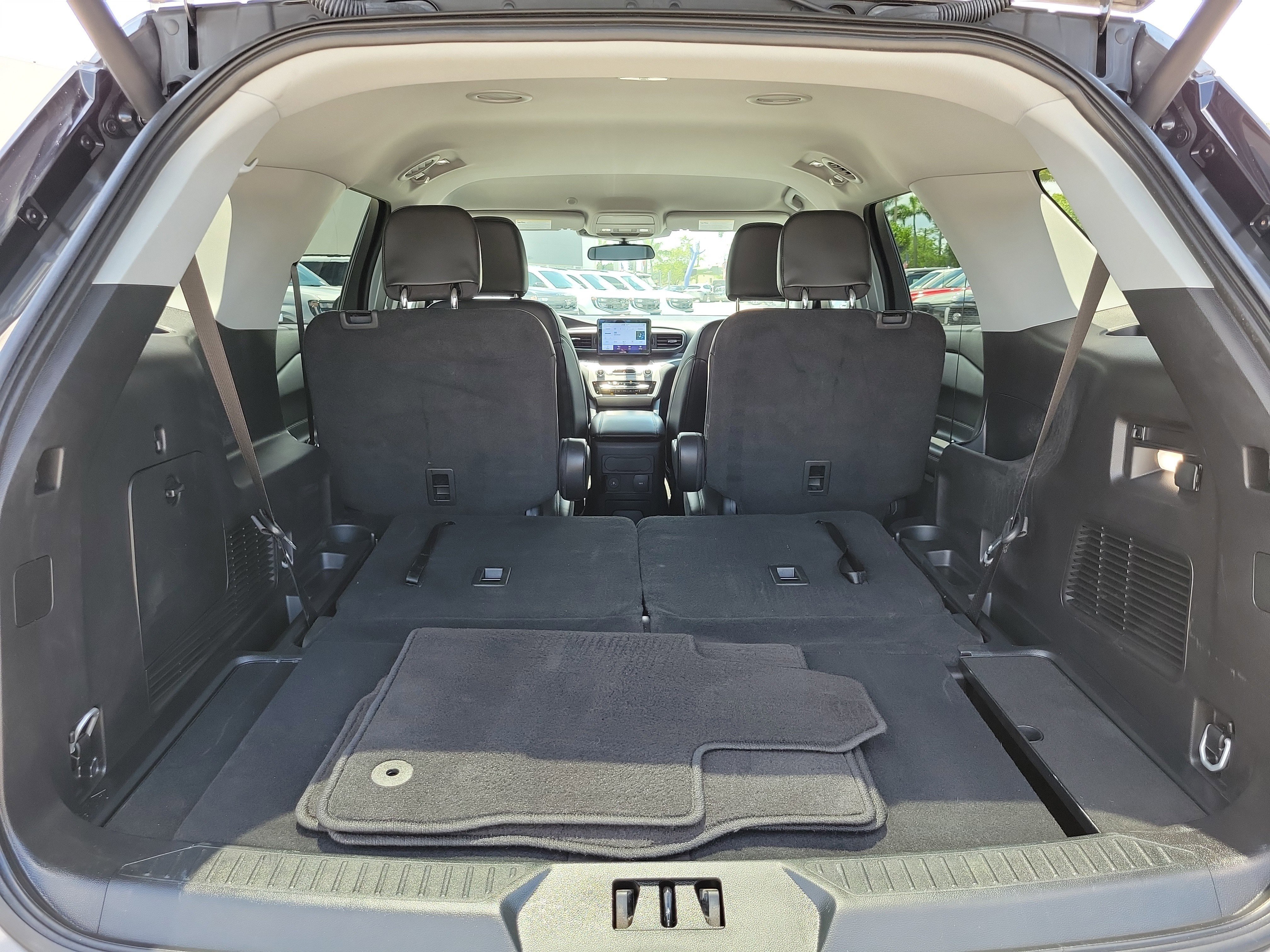 Certified 2023 Ford Explorer XLT w/ Equipment Group 202A RWD image 15