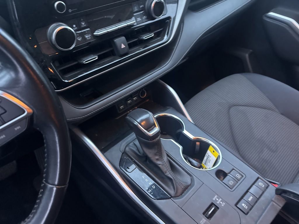 Used 2021 Toyota Highlander LE image 12