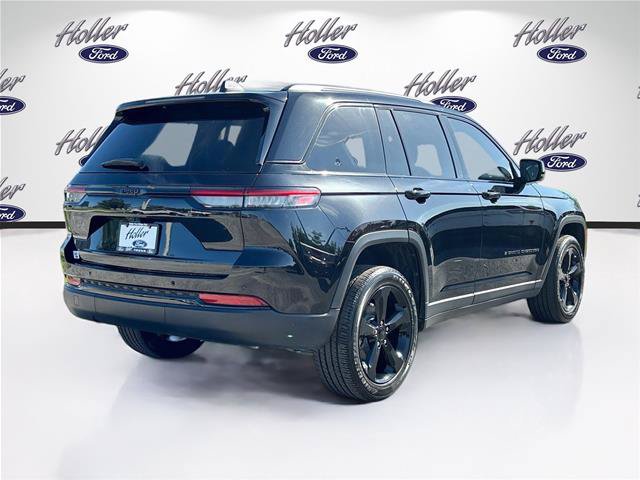 Used 2025 Jeep Grand Cherokee Altitude RWD image 8