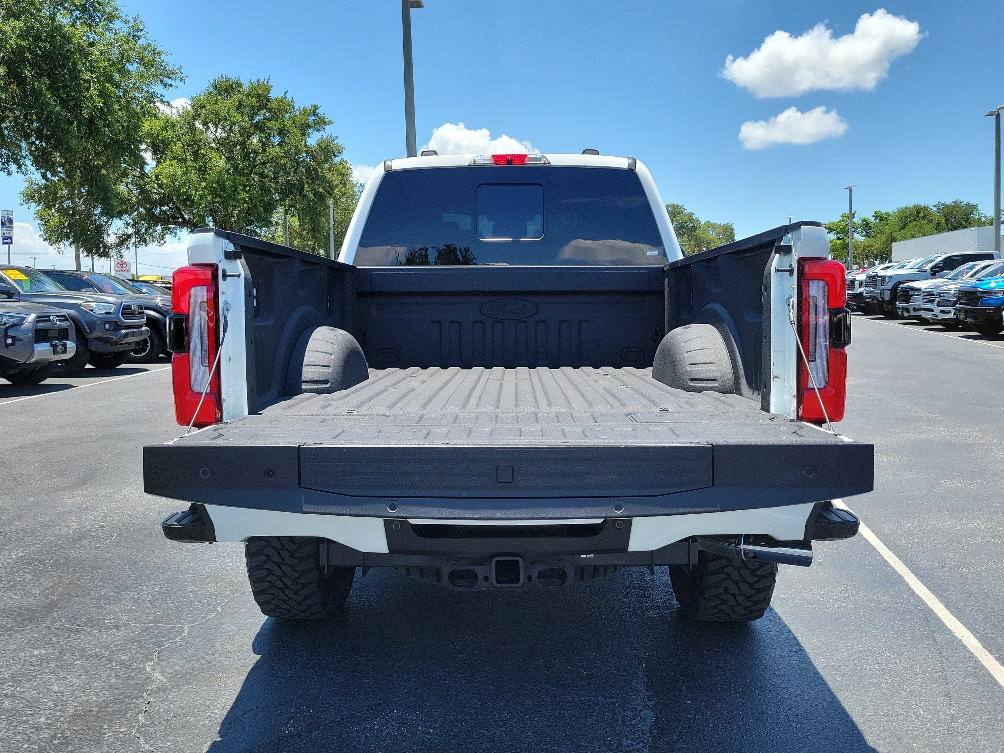 Certified 2024 Ford F350 Platinum w/ Tremor Off-Road Package AWD/4WD image 9
