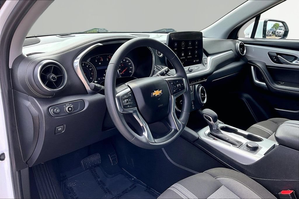 Used 2025 Chevrolet Blazer LT AWD/4WD image 14