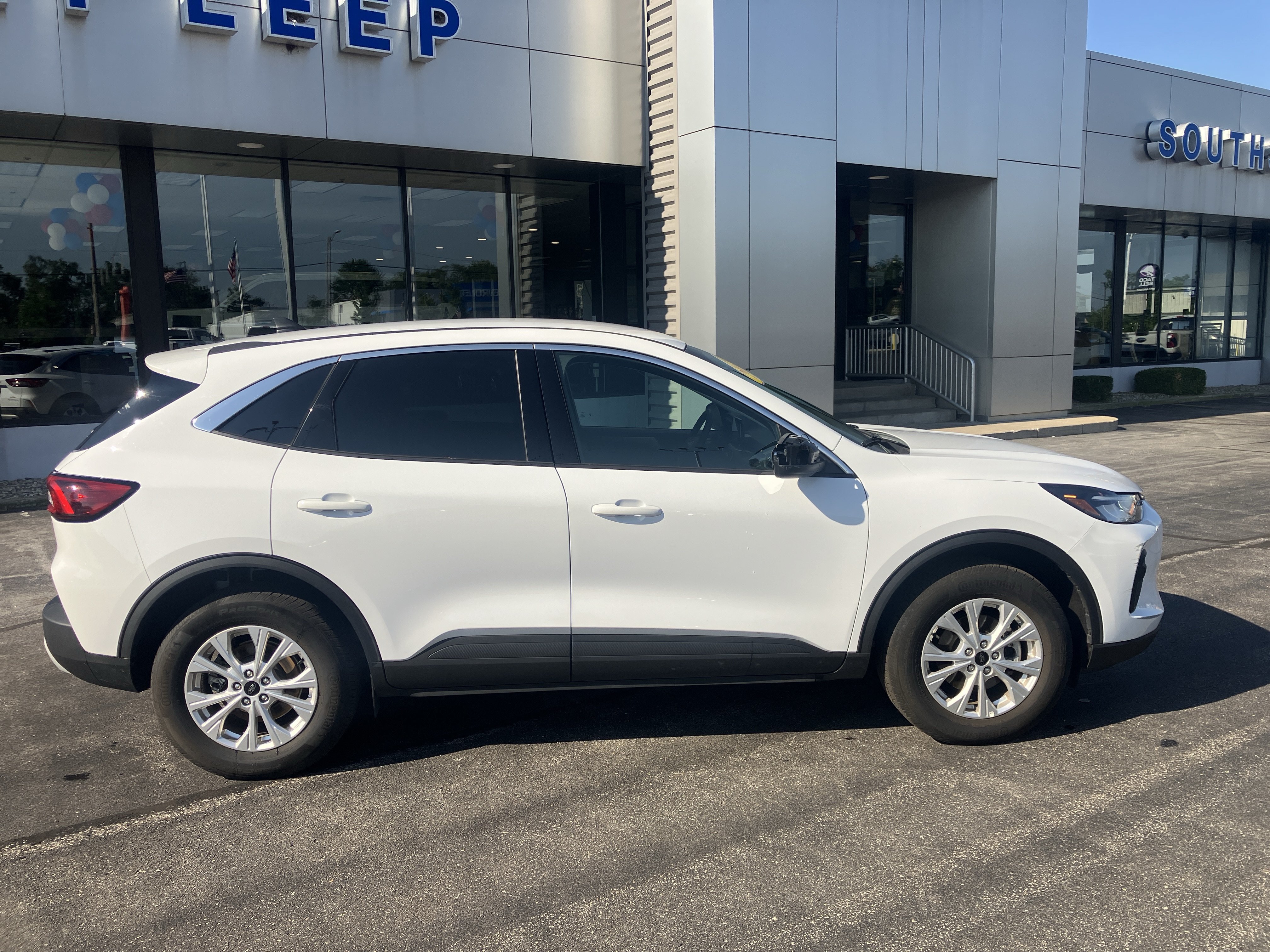 Certified 2023 Ford Escape Active AWD/4WD image 8
