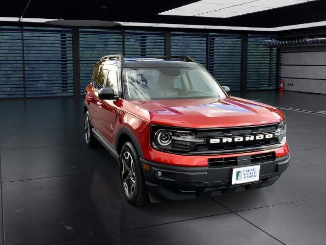 Certified 2022 Ford Bronco Sport Outer Banks w/ Tech Package AWD/4WD image 2
