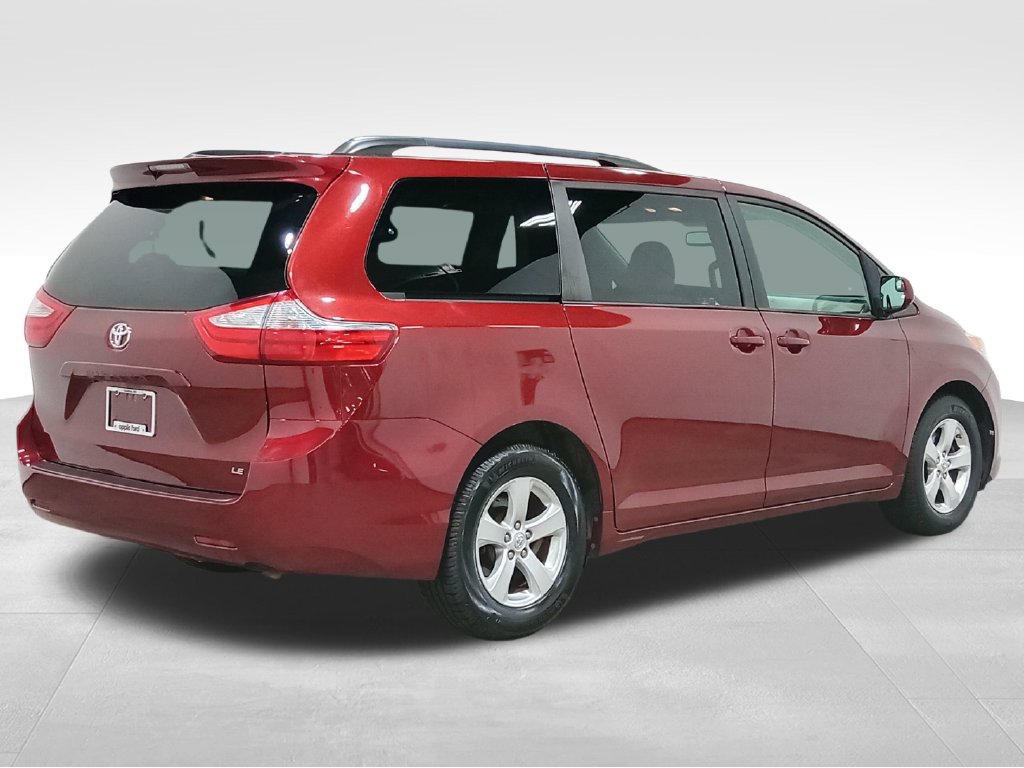 Used 2017 Toyota Sienna LE FWD image 3