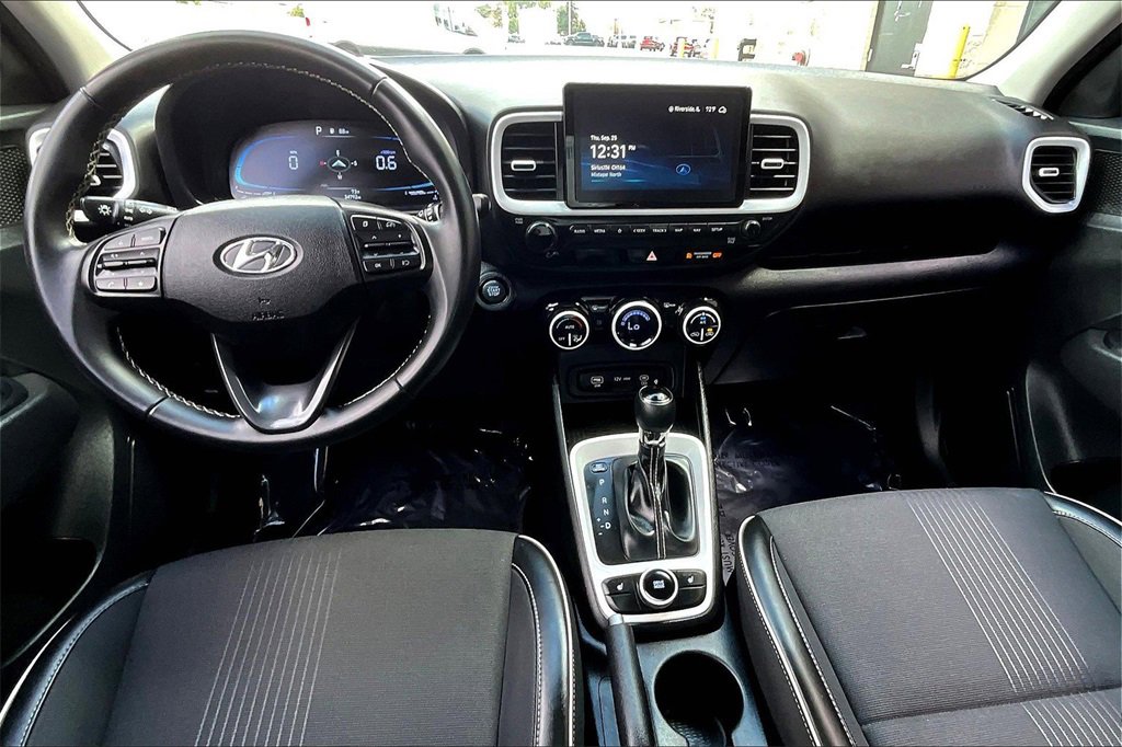 Used 2023 Hyundai Venue Limited image 14