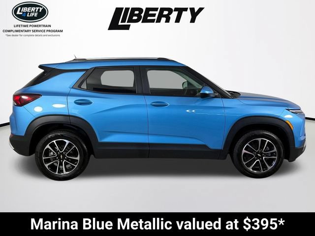 Used 2025 Chevrolet TrailBlazer LT AWD/4WD image 2