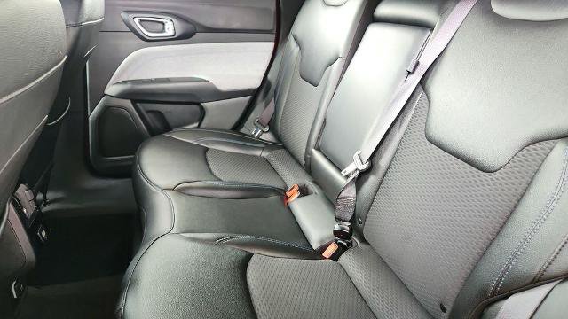 Used 2024 Jeep Compass Latitude AWD/4WD image 27