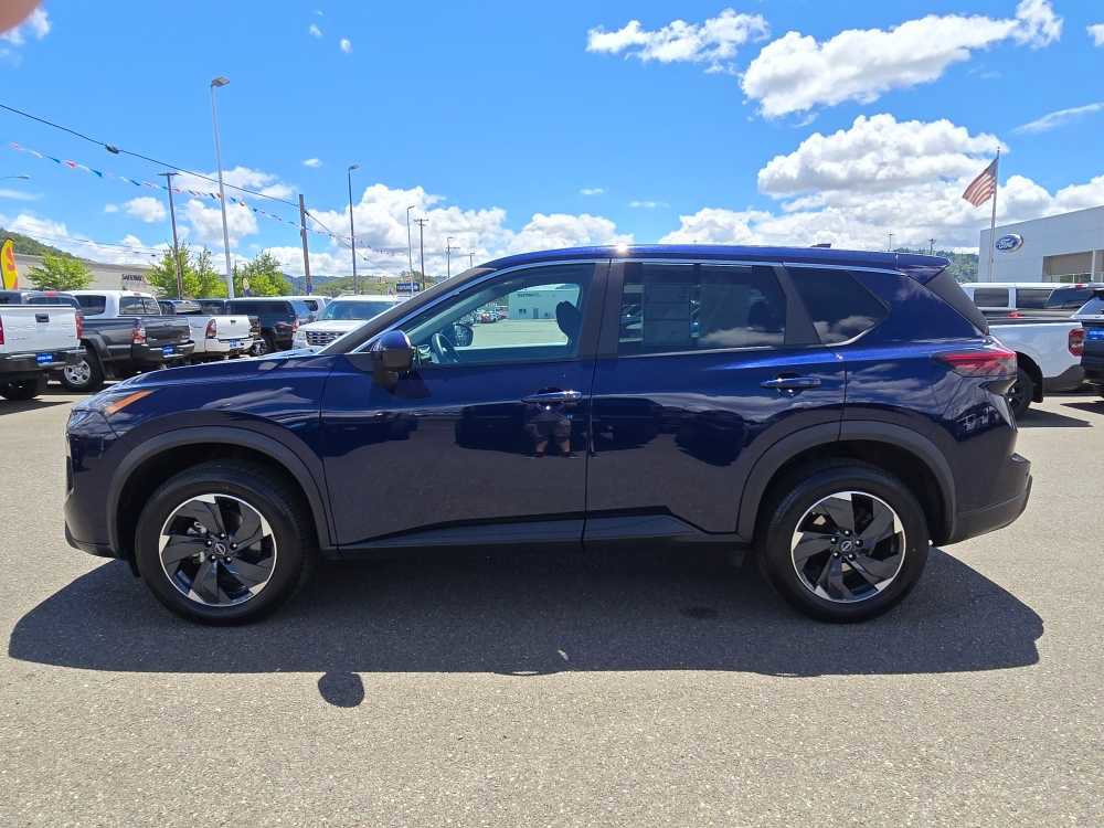 Used 2024 Nissan Rogue SV AWD/4WD image 2