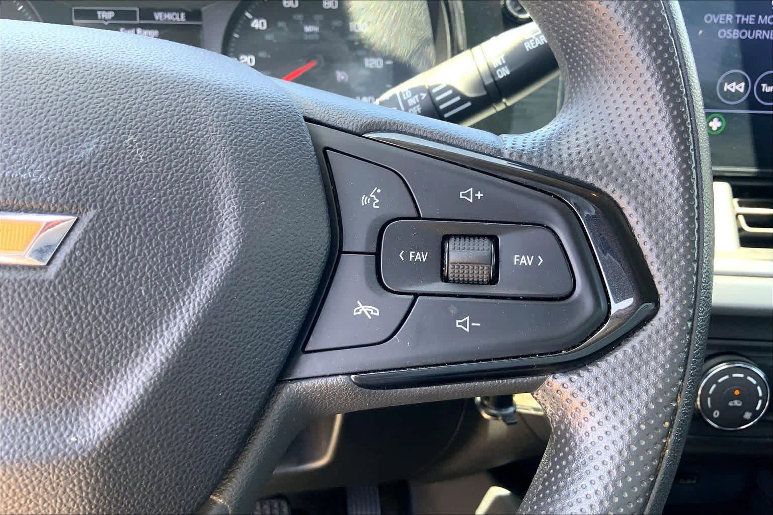 Used 2025 Chevrolet Trax LS FWD image 25