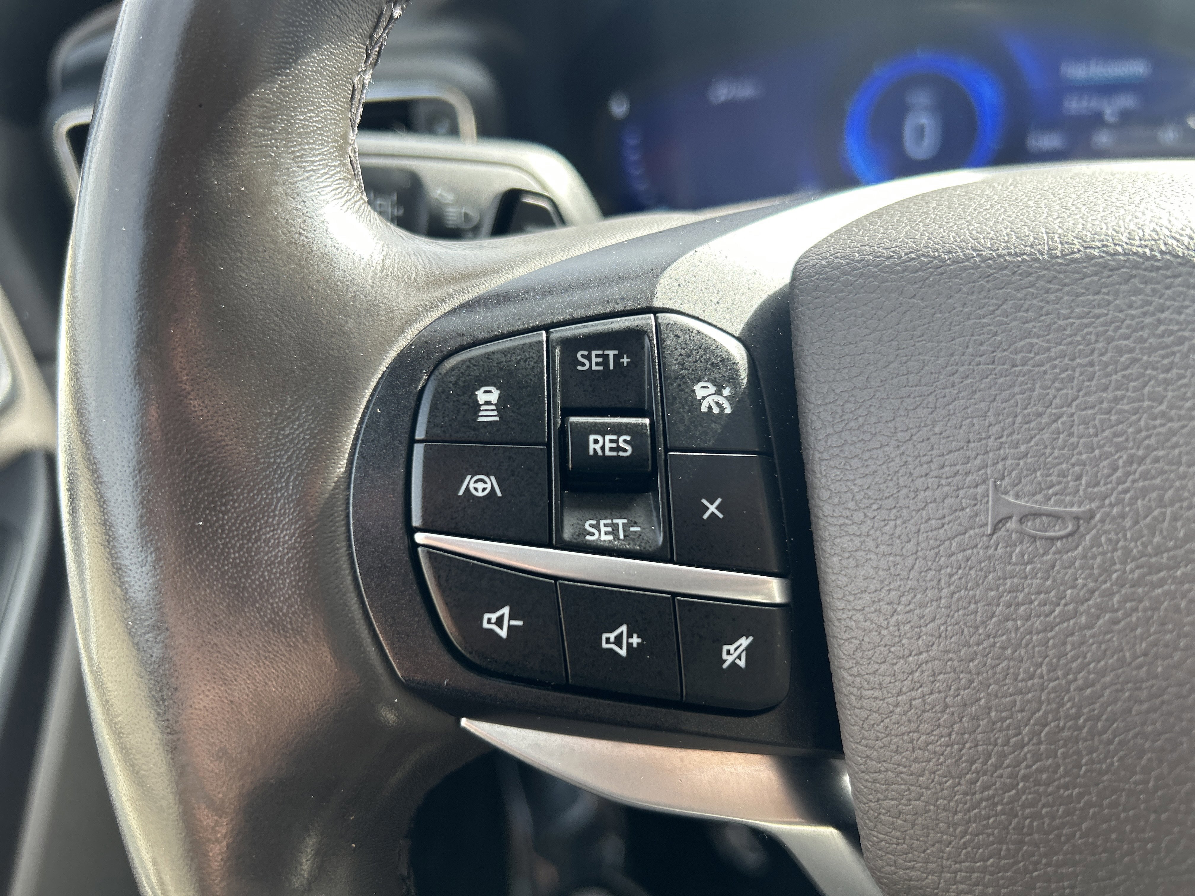 Certified 2020 Ford Explorer Platinum w/ Premium Technology Package image 17