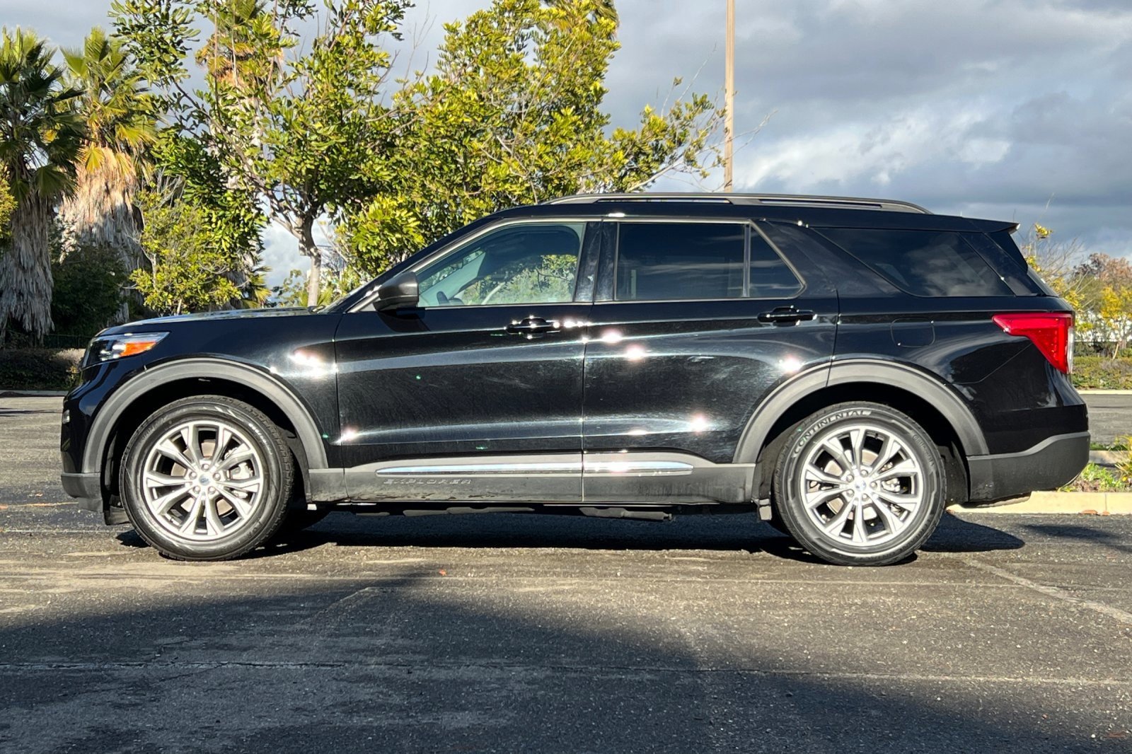 Certified 2022 Ford Explorer XLT w/ Equipment Group 202A image 2