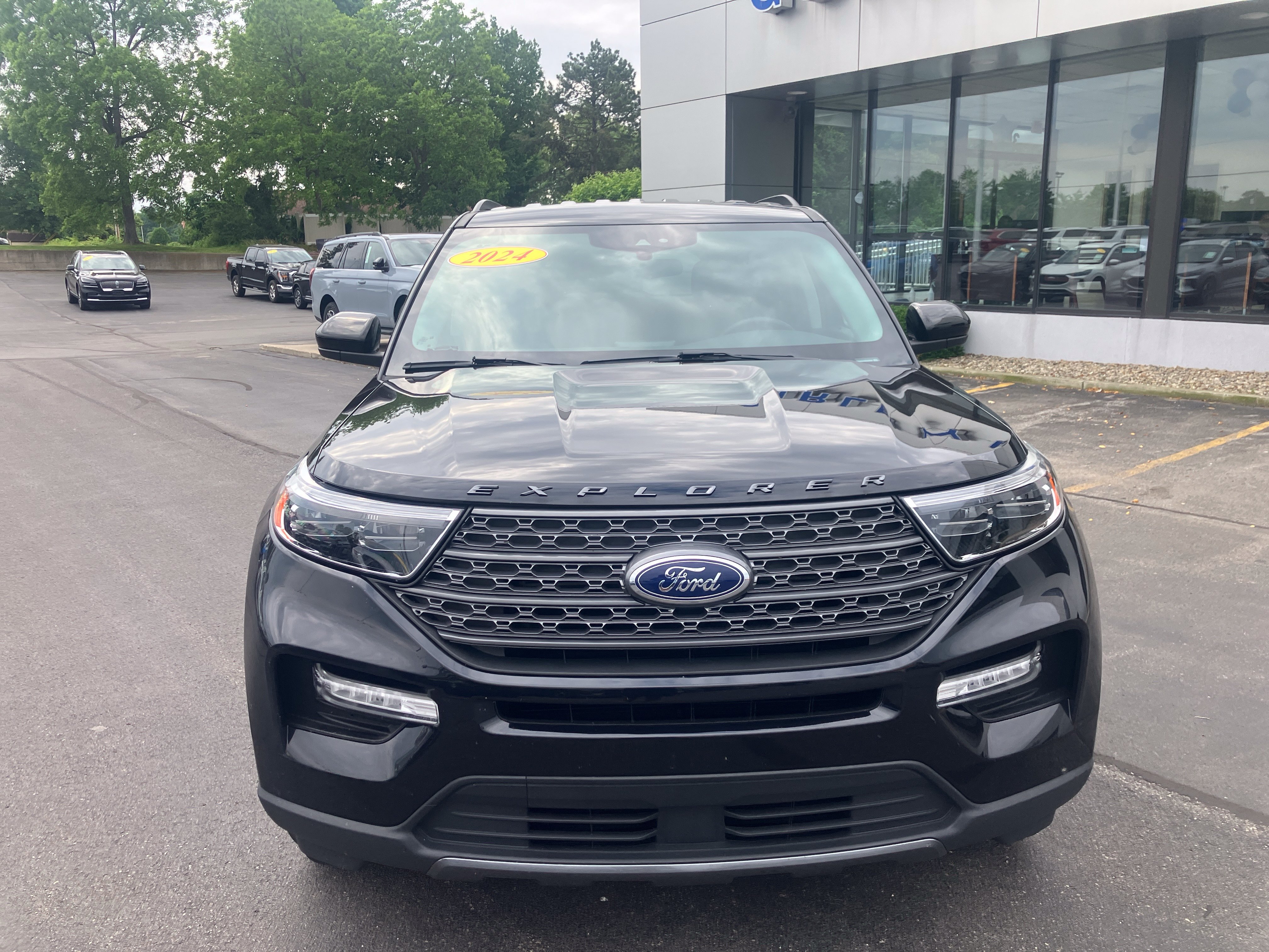 Certified 2024 Ford Explorer XLT w/ Equipment Group 202A AWD/4WD image 2