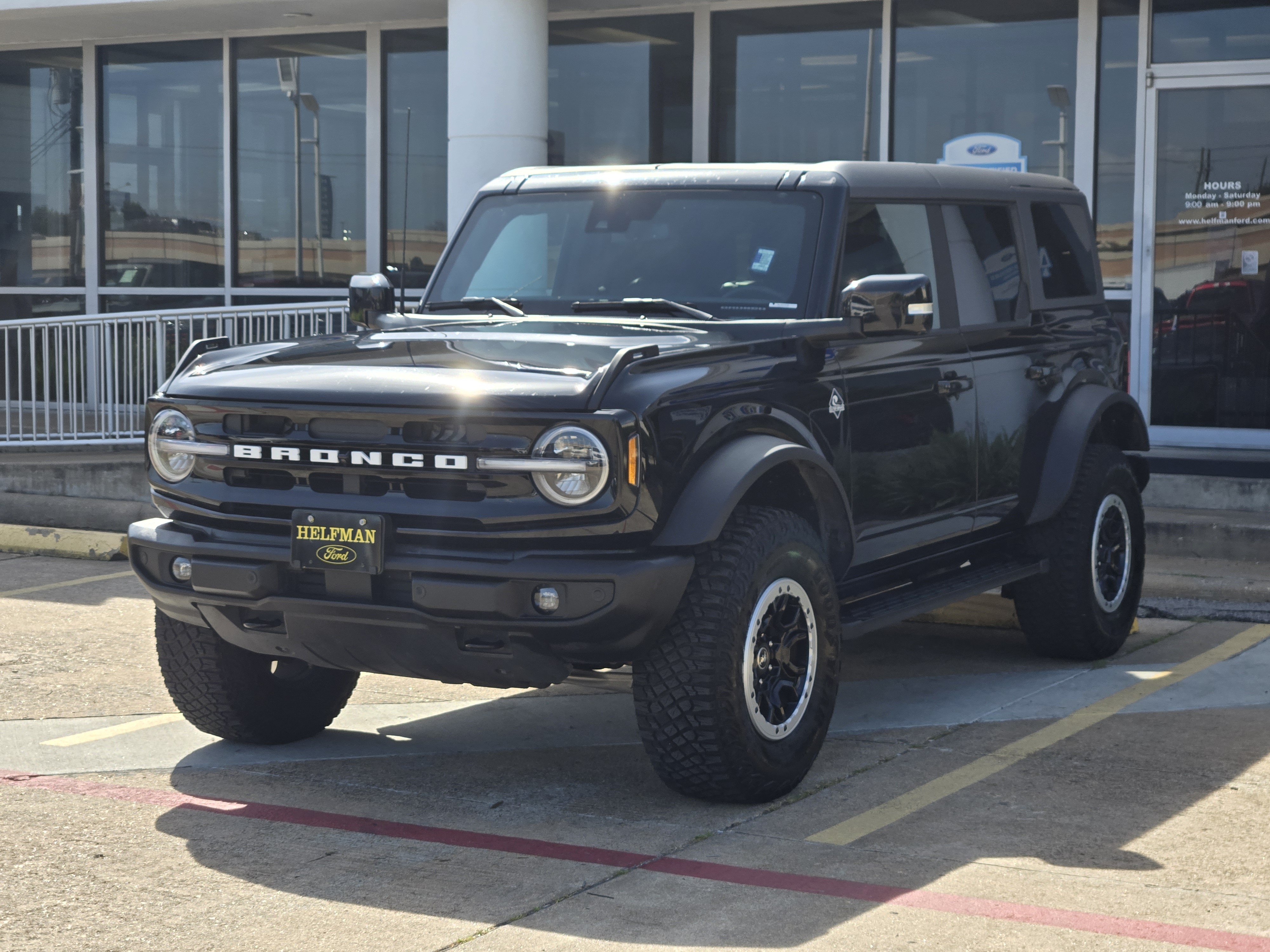 Certified 2024 Ford Bronco Outer Banks w/ Sasquatch Package AWD/4WD image 2
