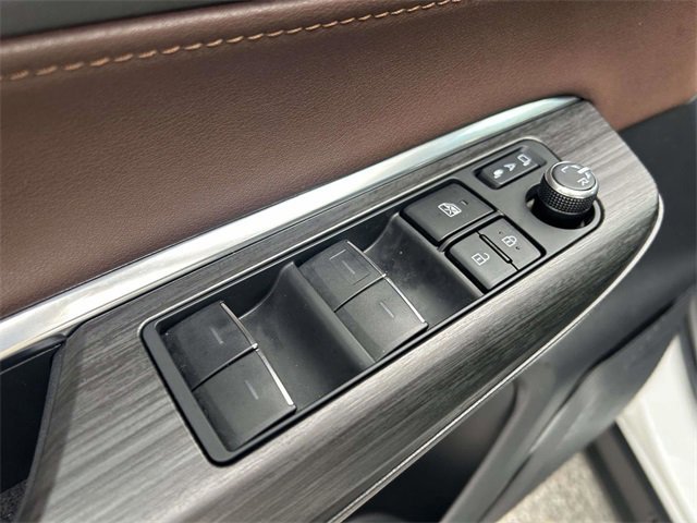 Used 2024 Toyota Venza Limited image 16