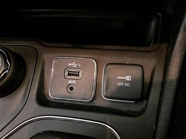 Used 2020 Jeep Cherokee Latitude Plus AWD/4WD image 31