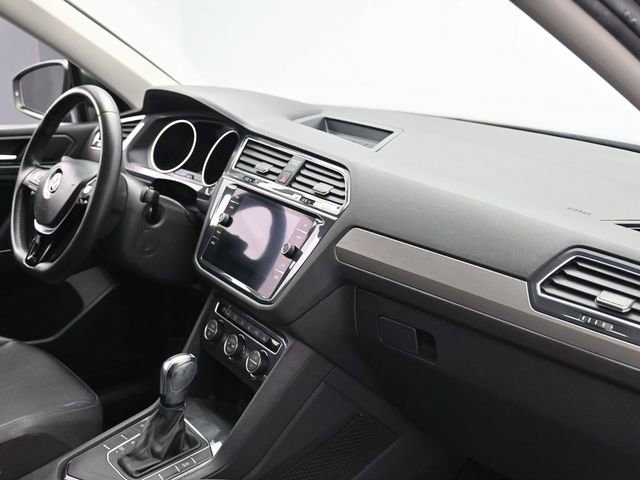 Used 2020 Volkswagen Tiguan SE w/ Panoramic Sunroof Package image 29