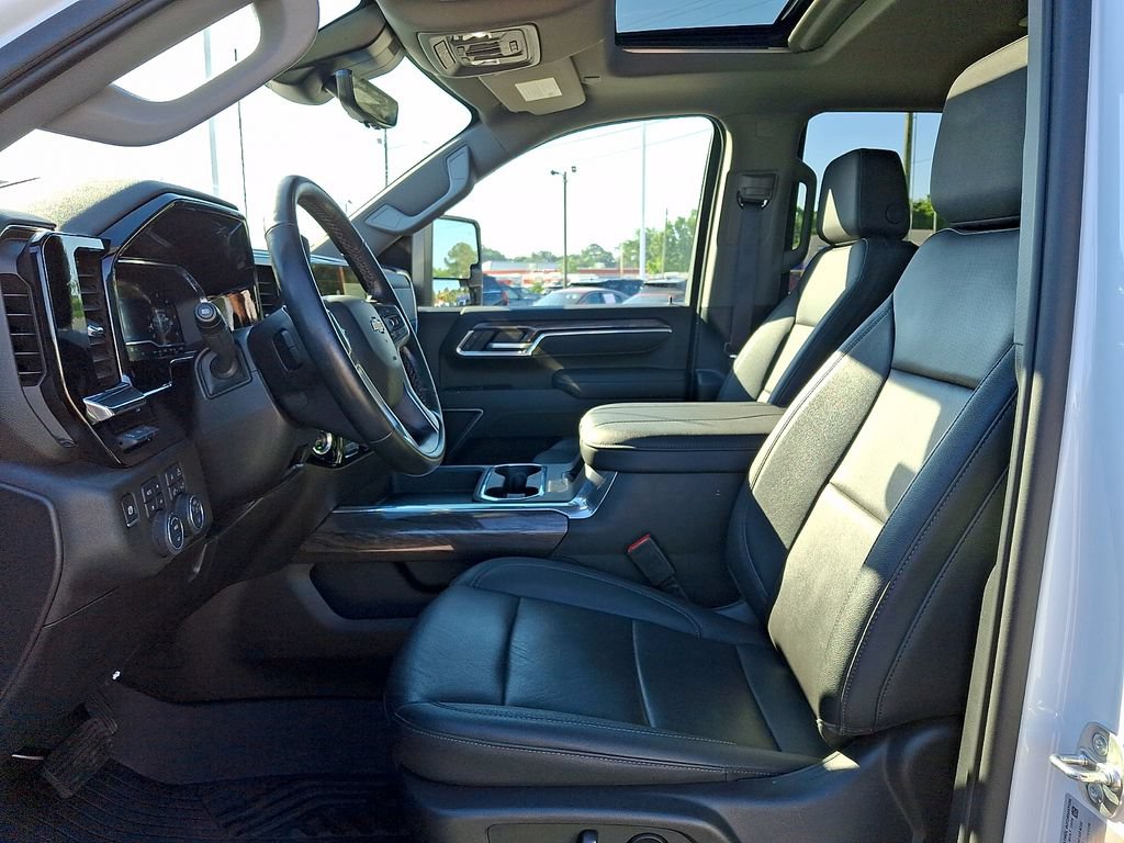 Used 2025 Chevrolet Silverado 2500 LTZ w/ LTZ Premium Package AWD/4WD image 13