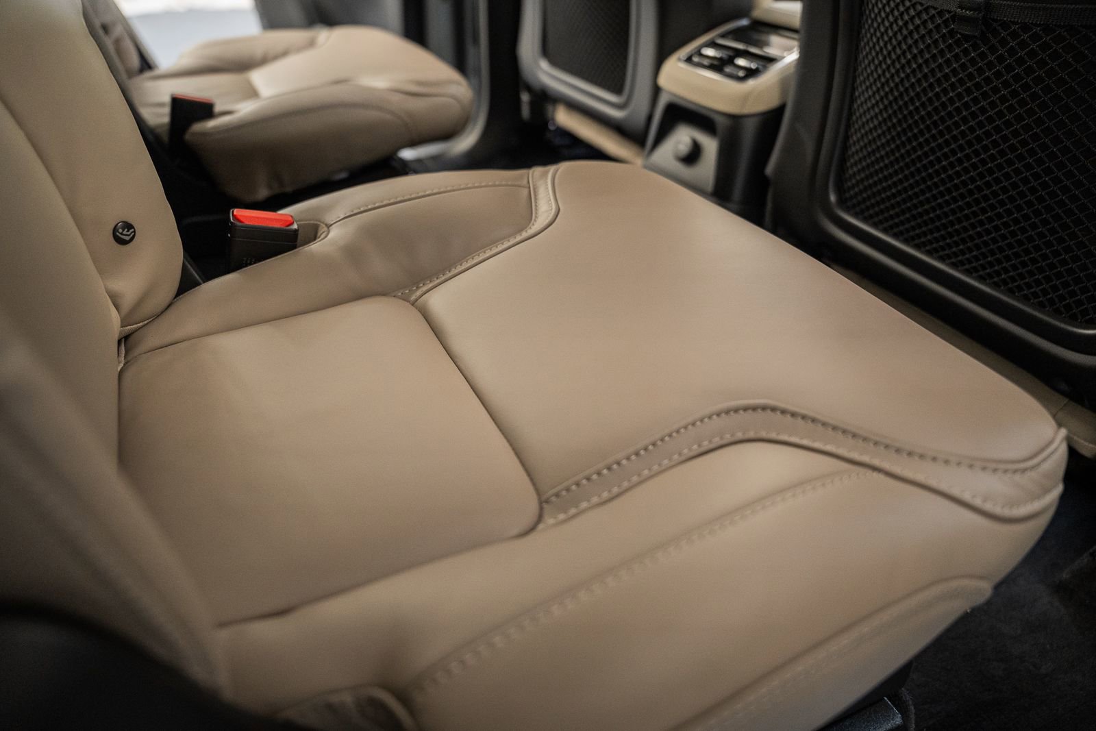 Used 2025 Volvo XC90 T8 Ultra w/ Protection Package Premier image 37