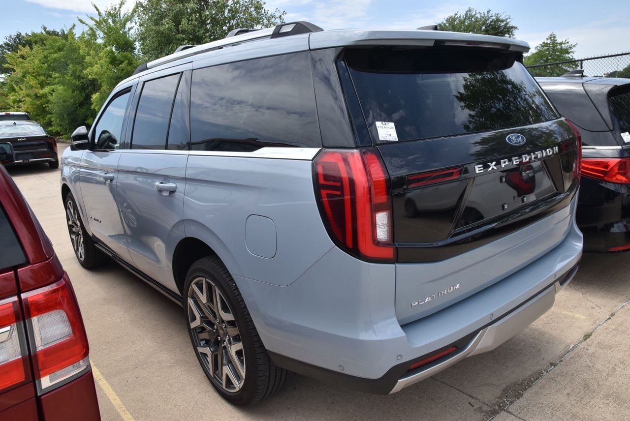 Certified 2025 Ford Expedition Platinum w/ Platinum Ultimate Package AWD/4WD image 7
