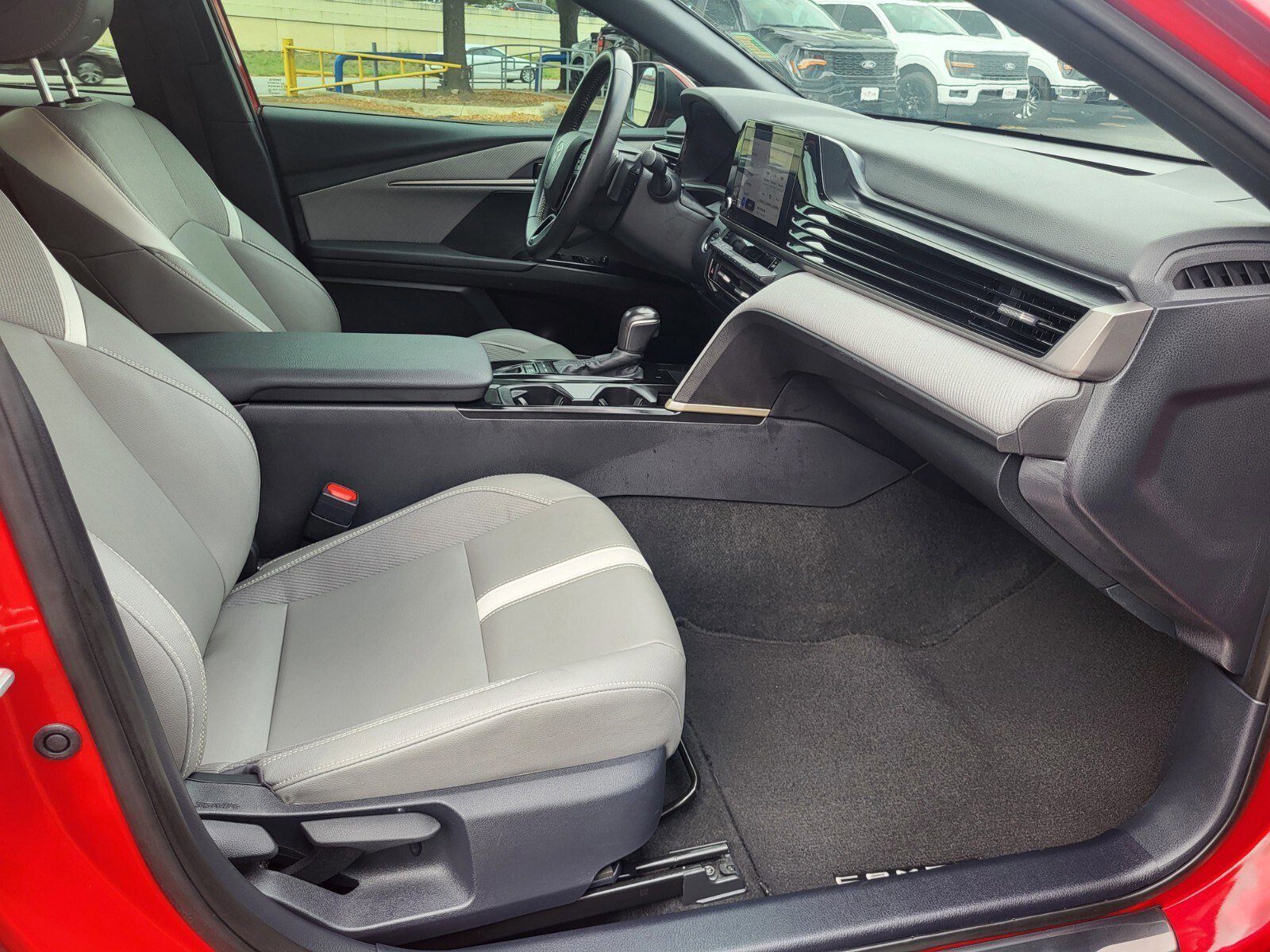 Used 2025 Toyota Camry SE w/ Convenience Package image 12