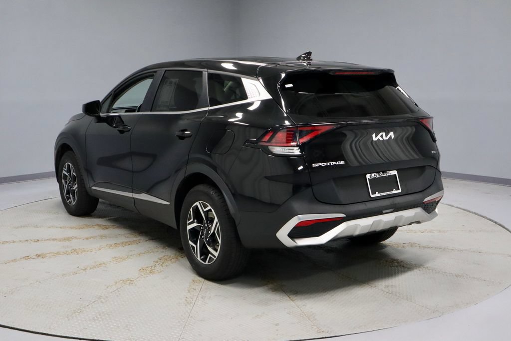 Used 2023 Kia Sportage LX AWD/4WD image 9