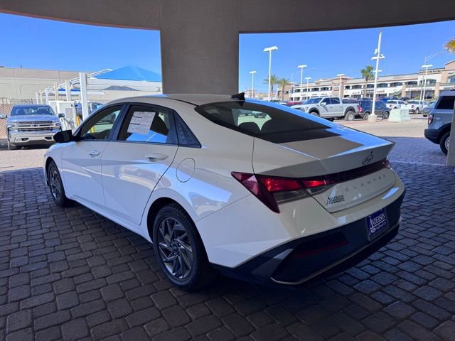 Used 2024 Hyundai Elantra SEL image 3