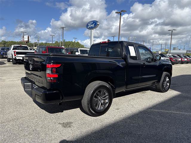 Used 2025 Nissan Frontier SV RWD image 3