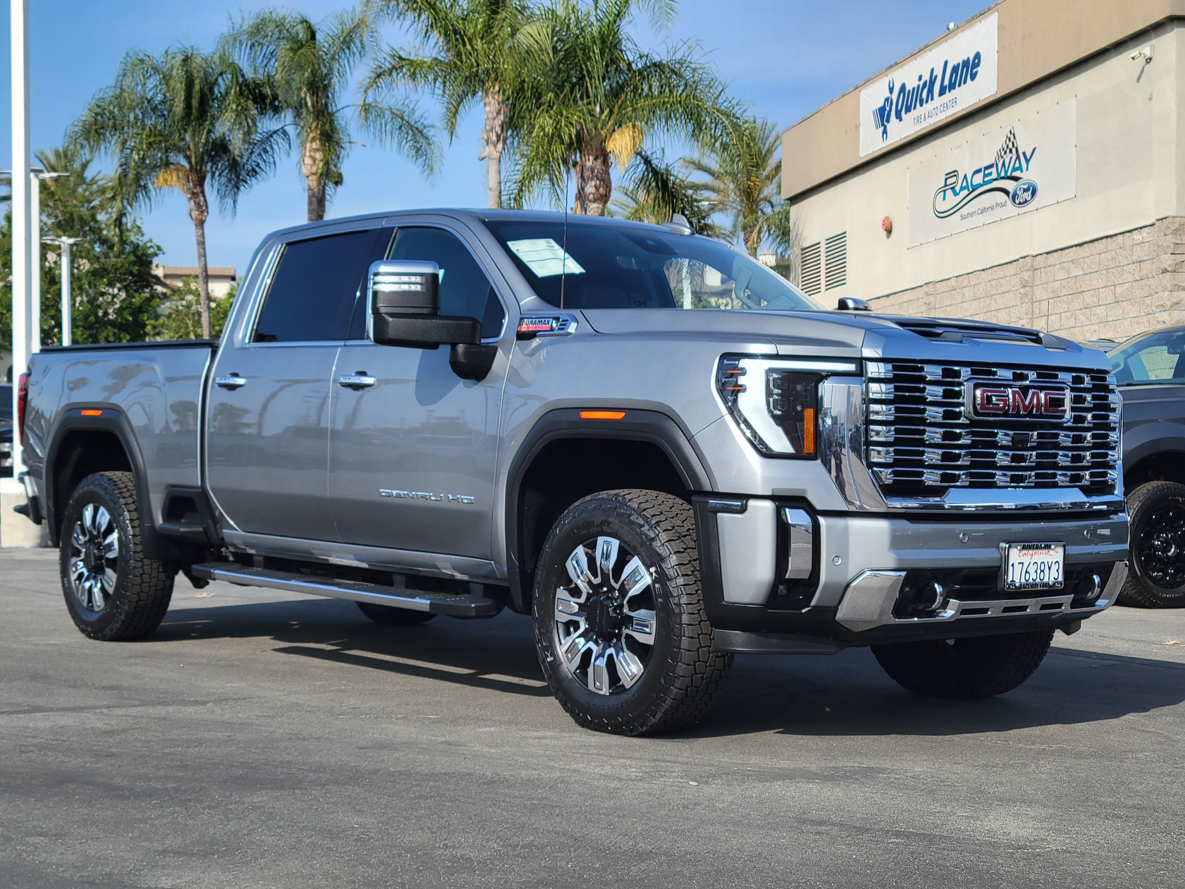 Used 2024 GMC Sierra 2500 Denali w/ Denali Reserve Package AWD/4WD image 1