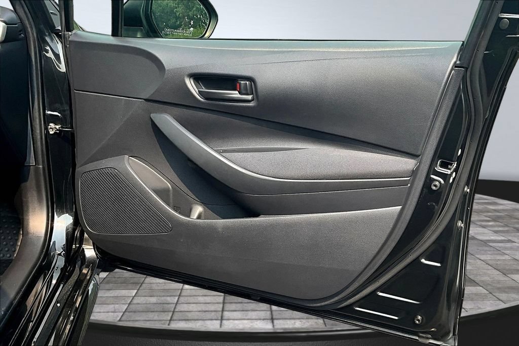 Used 2022 Toyota Corolla LE FWD image 30