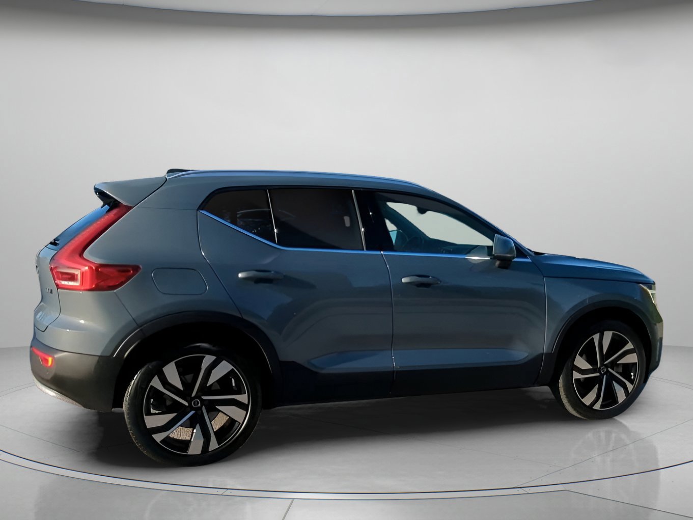 Used 2023 Volvo XC40 B5 Plus w/ Protection Package Premier image 26