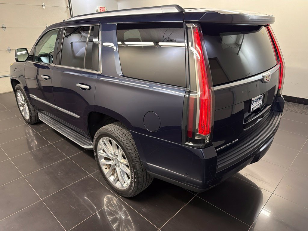 Used 2018 Cadillac Escalade Premium Luxury AWD/4WD image 4