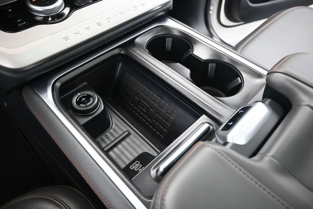 Certified 2025 Ford Expedition Active AWD/4WD image 18