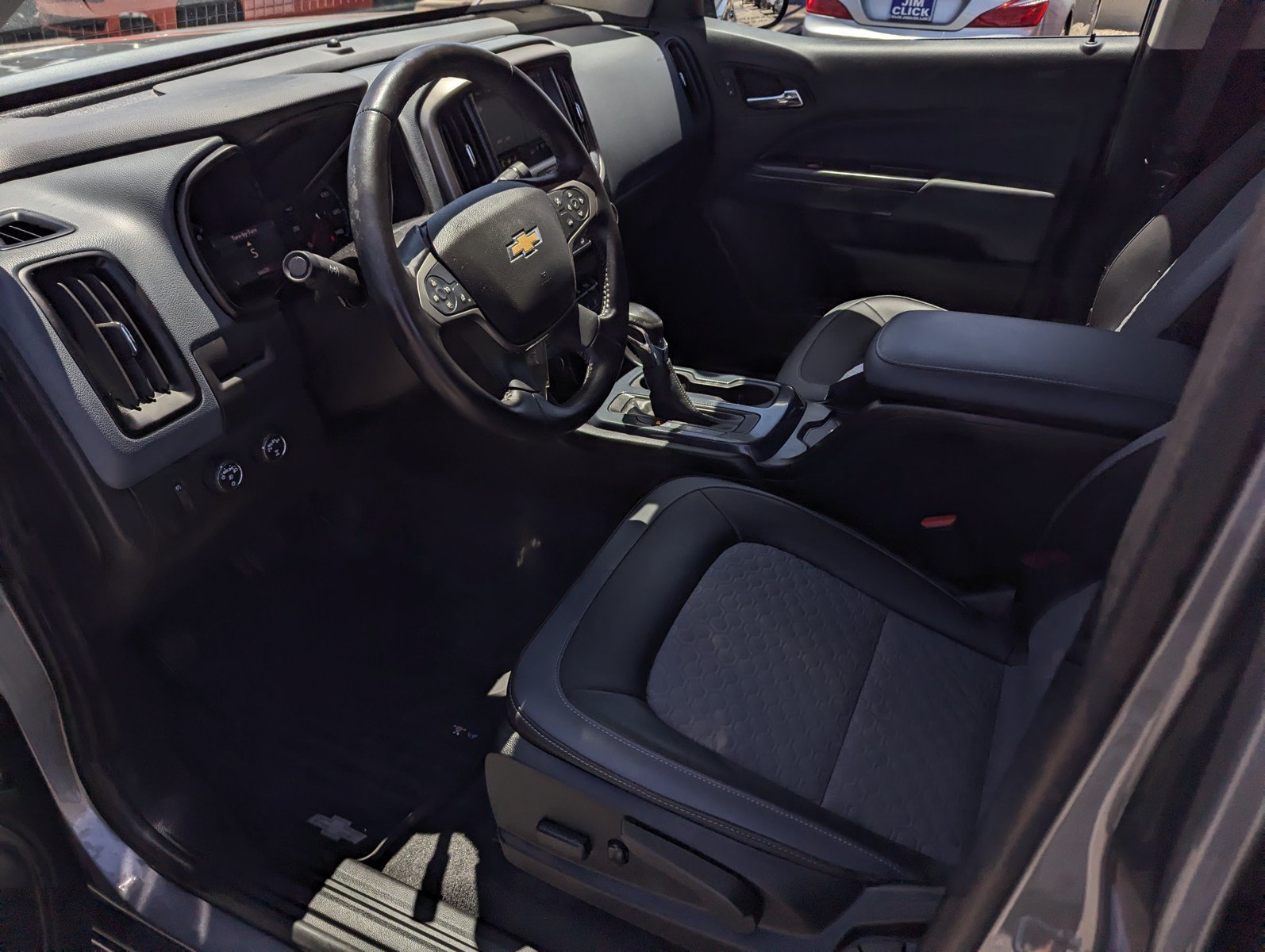 Used 2022 Chevrolet Colorado Z71 AWD/4WD image 9