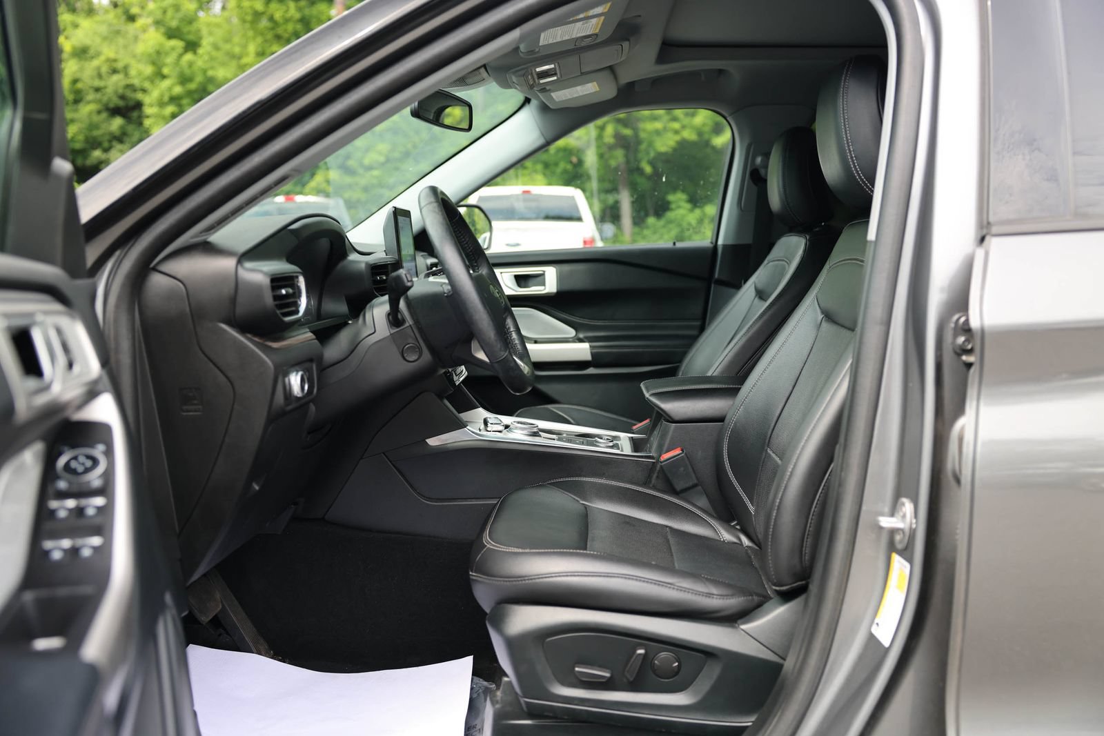 Certified 2023 Ford Explorer Limited w/ Limited Technology Package AWD/4WD image 14