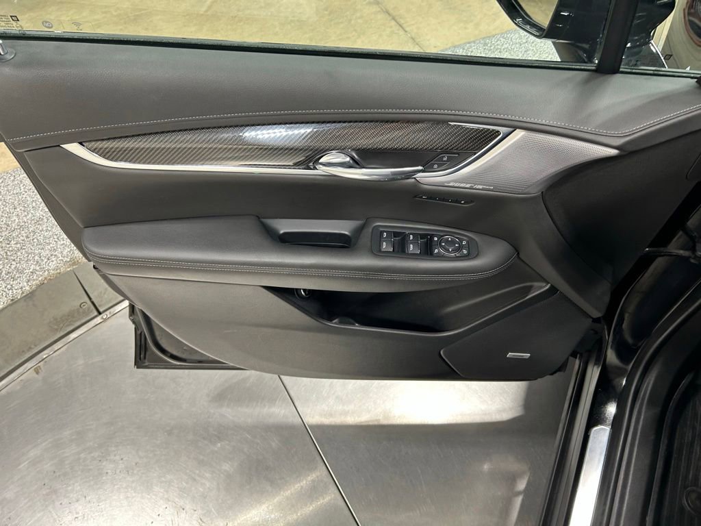 Used 2022 Cadillac XT6 Sport w/ Technology Package AWD/4WD image 15