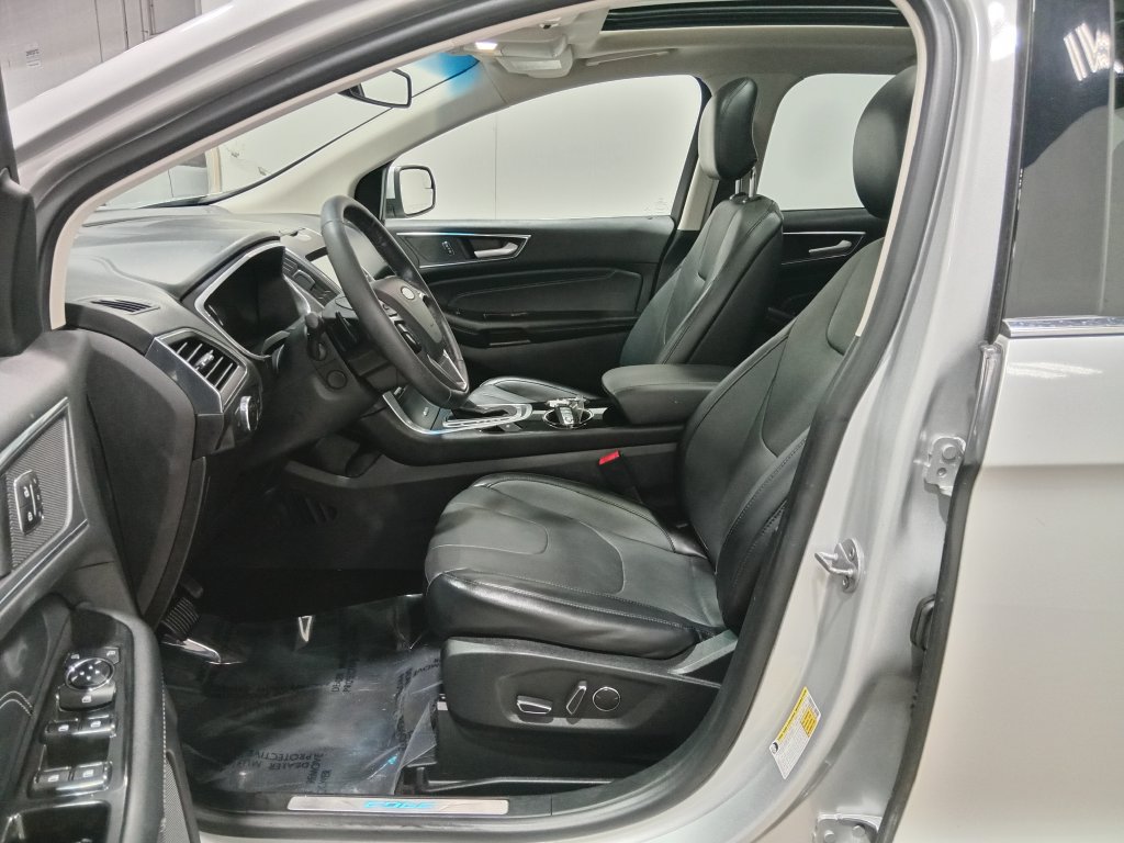 Certified 2018 Ford Edge Titanium w/ Equipment Group 301A AWD/4WD image 17