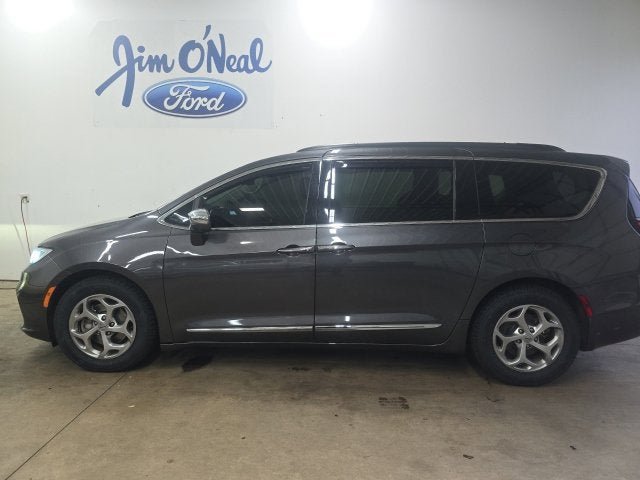 Used 2022 Chrysler Pacifica Limited FWD image 25