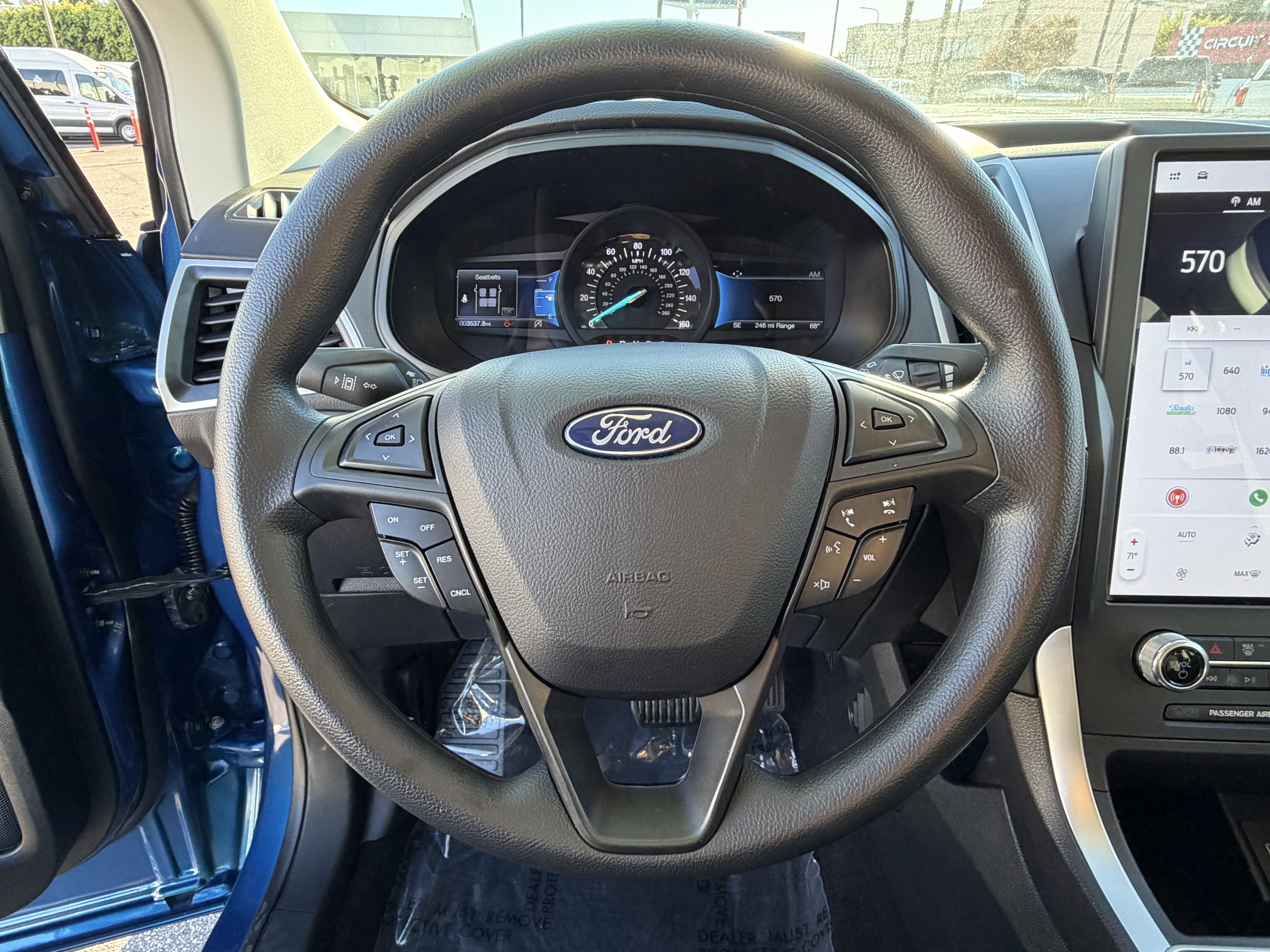 Certified 2023 Ford Edge SE w/ Black Appearance Package image 15