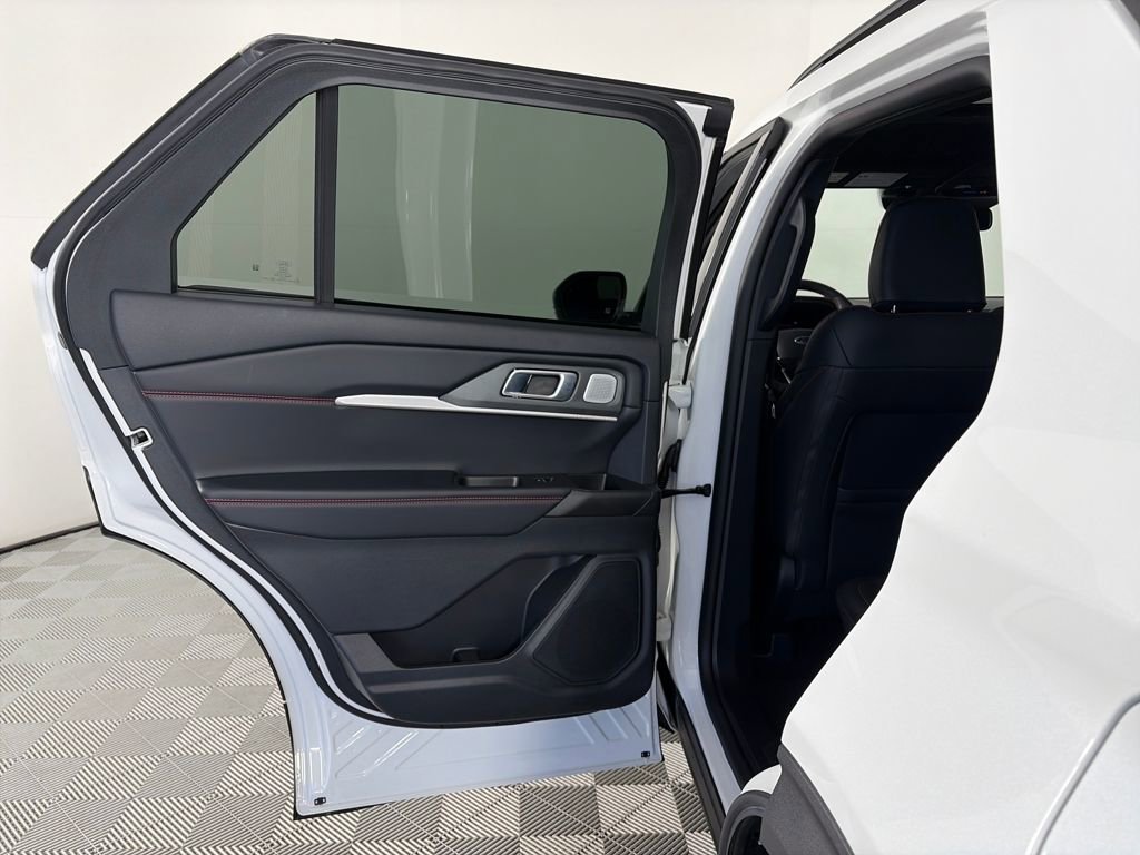 Certified 2025 Ford Explorer ST image 12